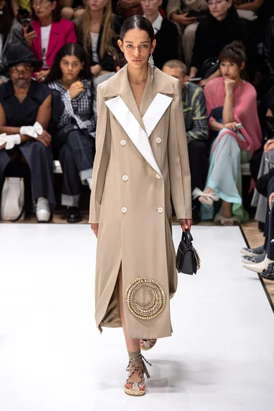 Look 25